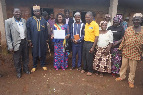 Certificate award to 2nd Deputy mayor. Mm. Nyanda