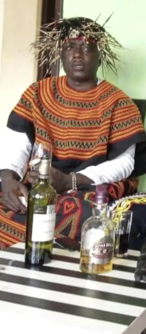 Fon of Kamine relaxing