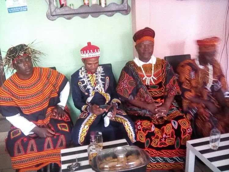 PROF. MPOCHE & SARI FONS